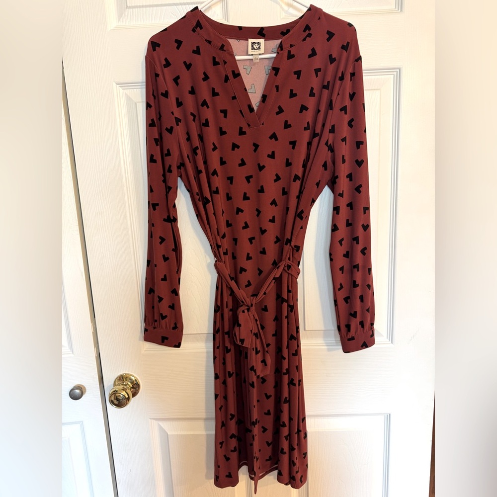 Women's V-Neck Dress with Tie and Black Pattern